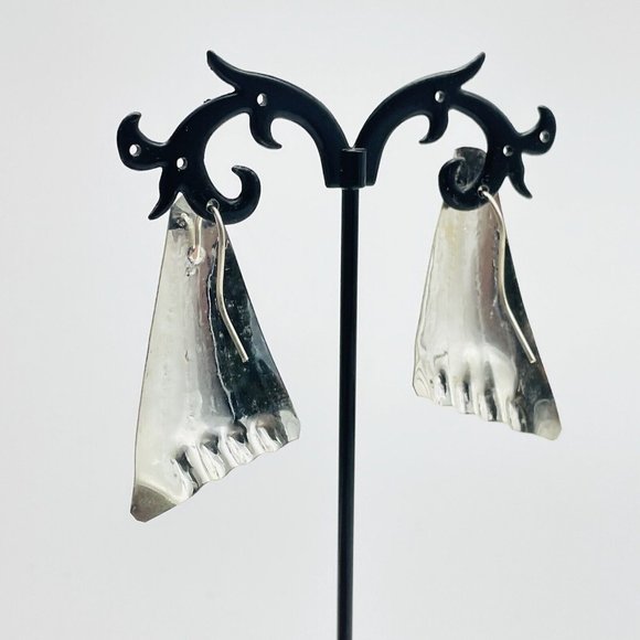 Crimped Triangle Embossed Earrings Pierced Silver Tone Stylized Feet Toes - Picture 8 of 9